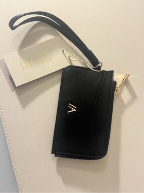Izzy & Ali black Wristlet Clutch